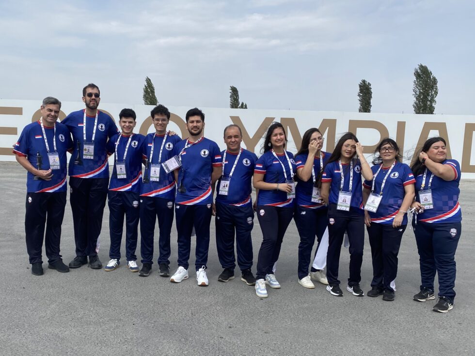 Los equipos olimpicos paraguayos de ajedrez en Samarcanda